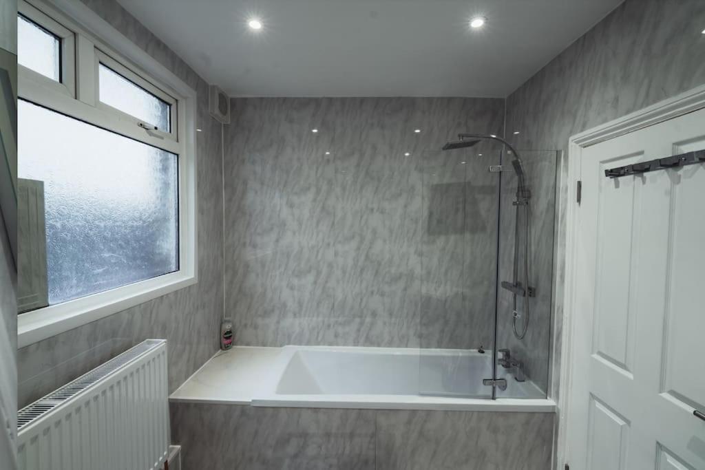 Apartamento 1 Bed - Wifi - Pet Friendly - Harrow Exterior foto
